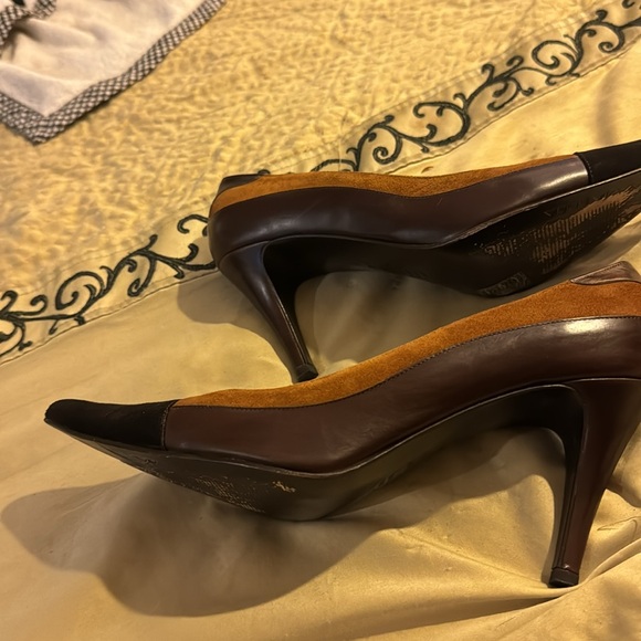 Via Spiga Brown Leather Pumps w/ Gold Suede Sides & Black Suede Toes - Picture 11 of 12